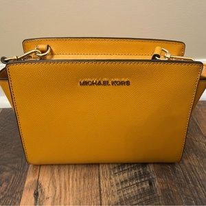 Michael Kors Selma Medium Crossbody